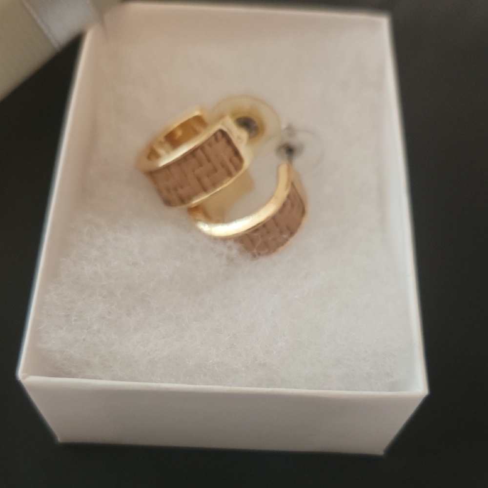 Elegant Gold and Brown Hoop Earrings. (A49)